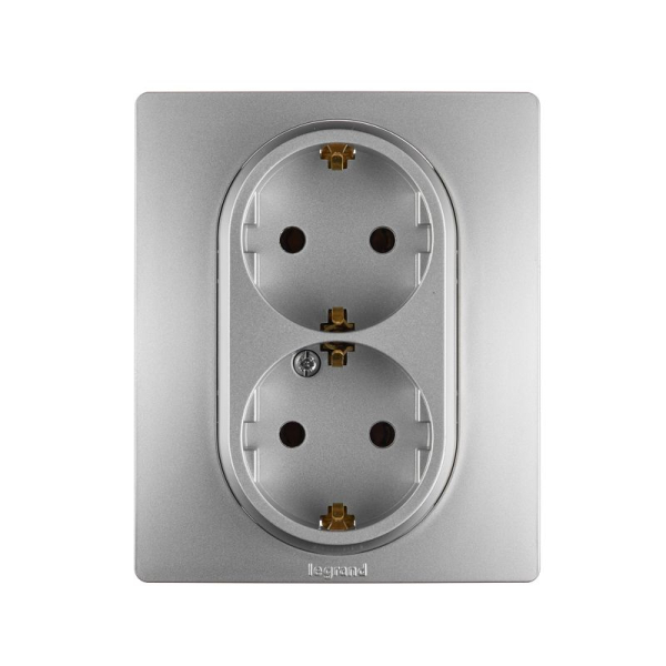 Розетка 2-м СП Etika 16А IP20 250В 2P+E с заземл. немецк. стандарт винт. клеммы в сборе алюм. IEK 672423