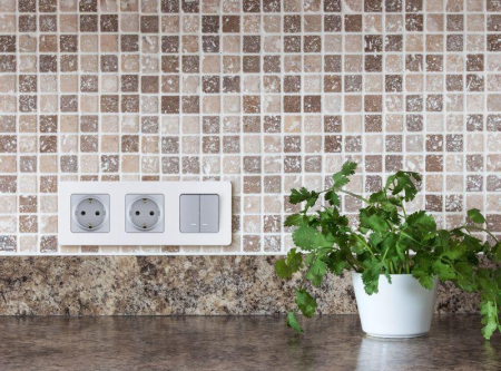 Розетка 1-м СП Inspiria 16А IP20 250В 2P+E немецк. стандарт механизм алюм. IEK 673722