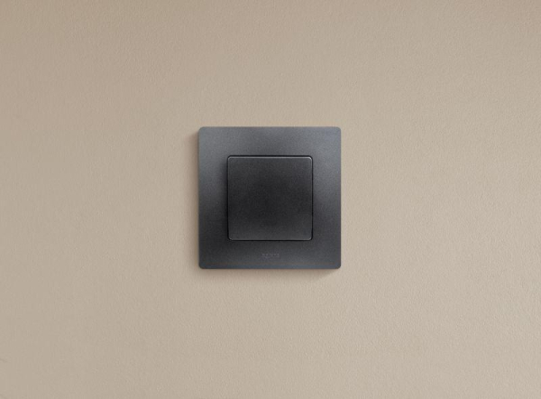 Выключатель 1-кл. СП Etika 10А IP20 250В 10AX авт. зажимы механизм антрацит IEK 672601