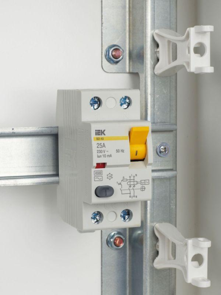 Выключатель дифференциального тока (УЗО) 2п 25А 10мА тип AC ВД1-63 KARAT IEK MDV10-2-025-010