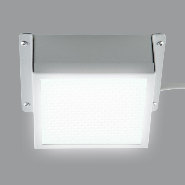 Светильник светодиодный ULP-1010 7W/4000K IP40 GRILYATO WHITE 7Вт 4000К IP40 630лм 100х100х37 потолочный встраив. грильято рассеив. призма с источником питания бел. Uniel UL-00007426