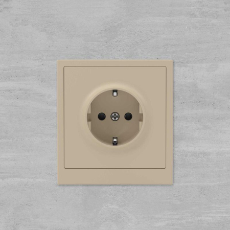 Розетка силовая KANT 2P+E защ. шторки ванильн. марципан DKC 7015033