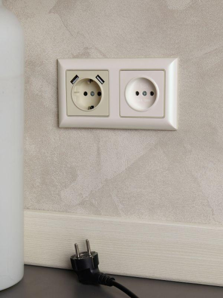 Рамка 2-м BRITE РУ-2-Бр беж./жемчуж. IEK BR-M22-12-1-K10