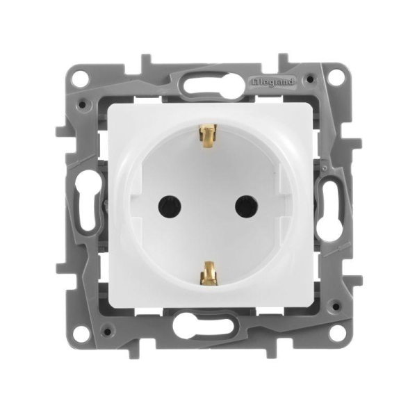 Розетка 1-м СП Etika 16А IP20 250В 2P+E с заземл. немецк. стандарт винтов. клеммы механизм бел. IEK 672221