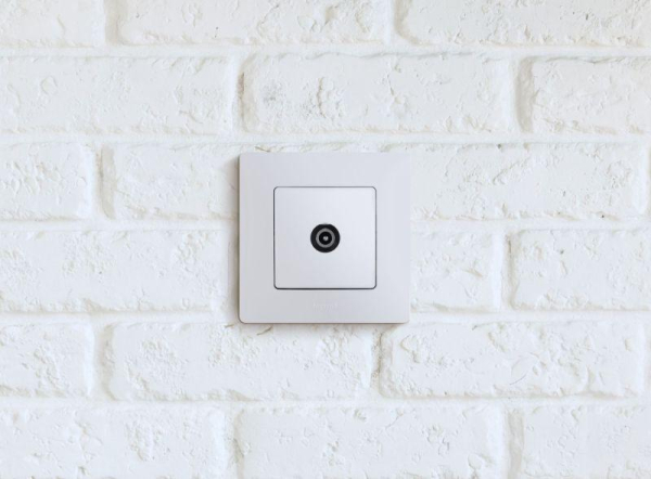 Розетка телевизионная проходная TV СП Etika 14дБ 5-862МГц механизм бел. IEK 672263