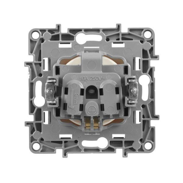 Розетка 1-м СП Etika 16А IP20 250В 2P+E с заземл. немецк. стандарт винтов. клеммы механизм сл. кость IEK 672321