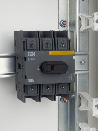 Выключатель-разъединитель модульный 3п 80А ВРМ-2 KARAT IEK MVR20-3-080