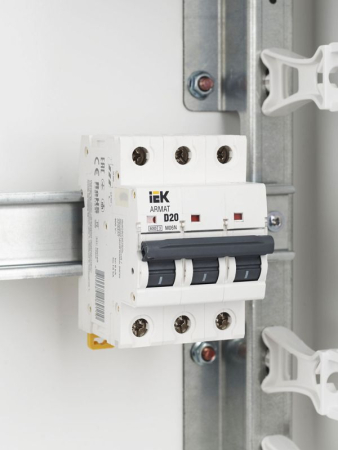 Выключатель автоматический модульный 3п D 20А M06N ARMAT IEK AR-M06N-3-D020