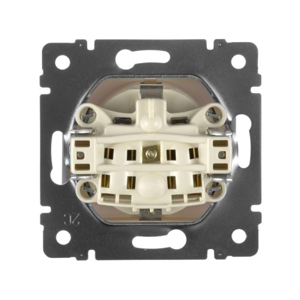 Розетка 1-м СП Valena 16А IP21 2P+E с заземл. защ. шторки с крышкой винты механизм сл. кость IEK 774322