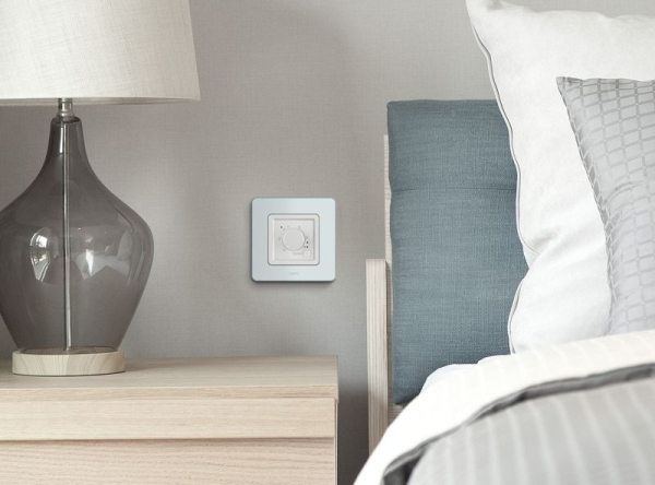 Термостат Inspiria с внешн. датчиком для тепл. полов бел. IEK 673810