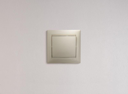 Выключатель 1-кл. СП Valena 10А IP31 250В механизм сл. кость IEK 774301