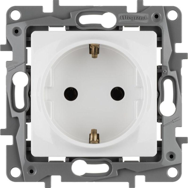 Розетка 1-м СП Etika 16А IP20 250В 2P+E с заземл. немецк. стандарт винтов. клеммы механизм бел. IEK 672221