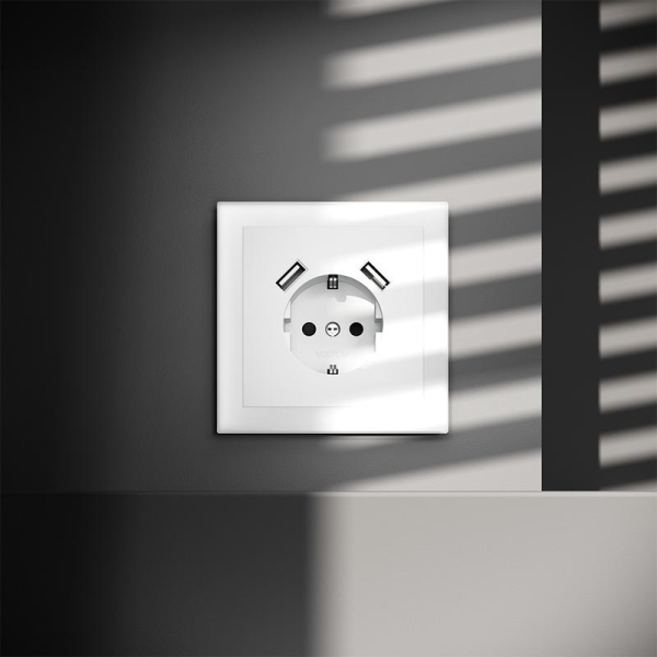 Розетка 1-м СП S70 16А с USB A+A с заземл. защ. шторки механизм бел. матов. Voltum VLS040402