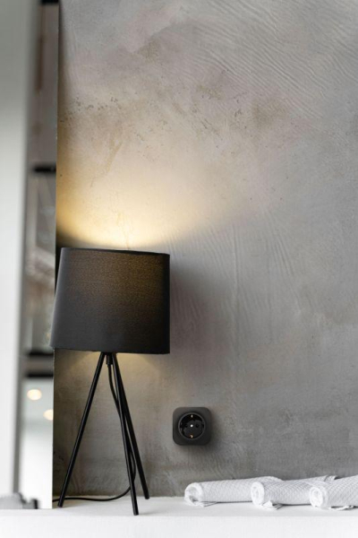 Розетка 1-м ОП Quteo 16А IP20 250В 2P+E с заземл. защ. шторки черн. матов. IEK 782476