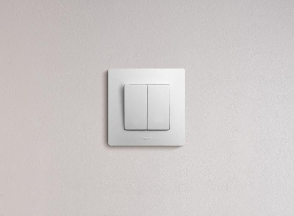 Выключатель 2-кл. СП Etika 10А IP20 250В 10AX безвинтов. зажимы механизм бел. IEK 672202