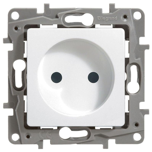 Розетка 1-м СП Etika 16А IP20 250В 2P без заземл. немецк. стандарт винтов. клеммы механизм бел. IEK 672220