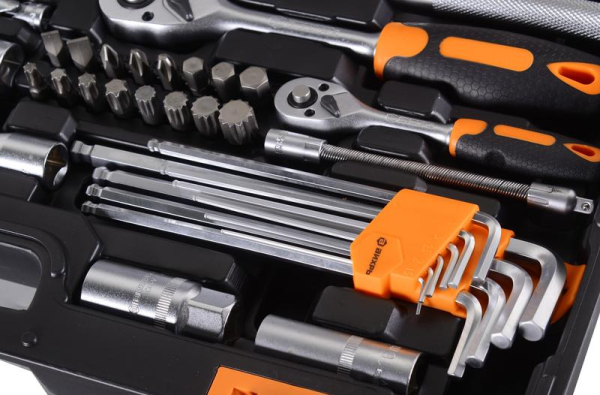 Набор инструментов 1/2дюйм 1/4дюйм CrV в кейсе 151 предмет Вихрь 73/6/7/9