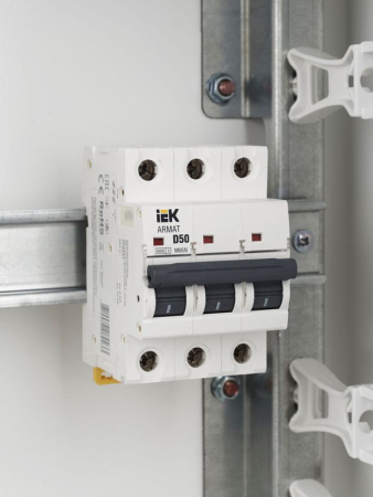Выключатель автоматический модульный 3п D 50А M06N ARMAT IEK AR-M06N-3-D050