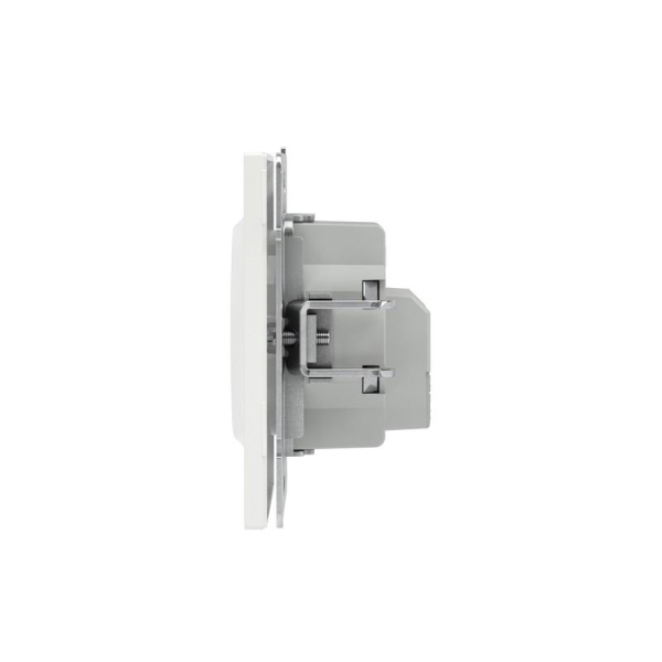 Розетка силовая KANT 2P+E без шторки бел. магнолия DKC 7000033