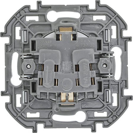 Розетка 1-м СП Inspiria 16А IP20 250В 2P+E защ. шторки немецк. стандарт механизм алюм. IEK 673732