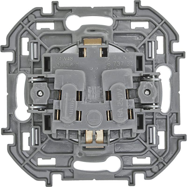 Розетка 1-м СП Inspiria 16А IP20 250В 2P+E защ. шторки немецк. стандарт механизм алюм. IEK 673732