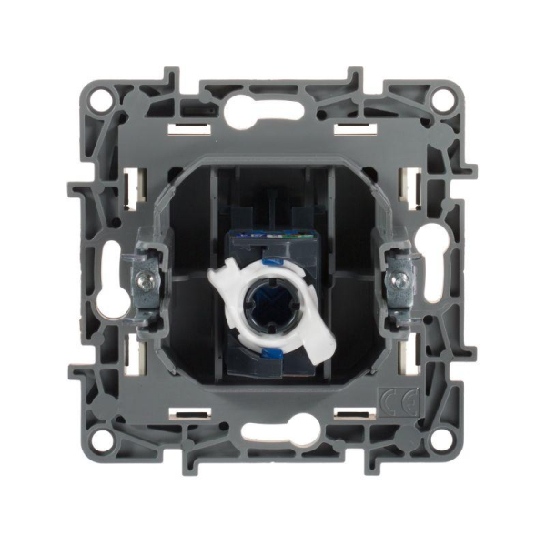 Розетка компьютерная 1-м СП Etika RJ45 кат.5E UTP механизм сл. кость IEK 672341