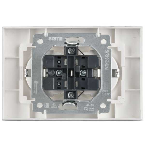 Розетка 2-м СП BRITE РСПл12-3-БрАБ 16А в сборе с заземл. без защ. шторок плоская арктич. бел. IEK BR-R27-16-K91-F